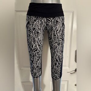 Lululemon Run a Marathon Crop II Pretty Palm Black Angel Wing Leggings Size 6